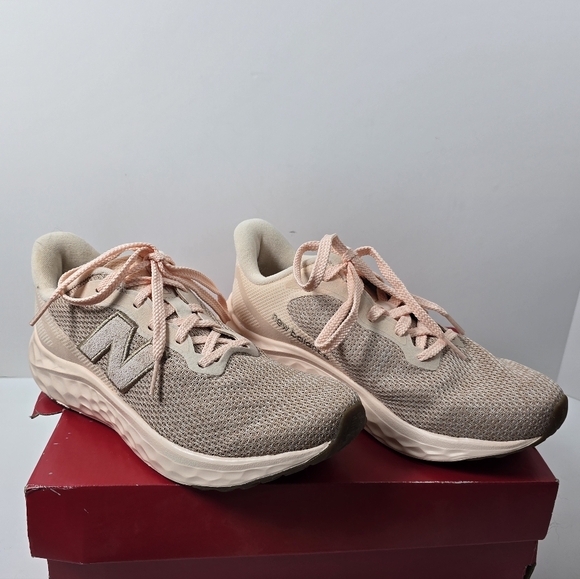 New Balance Fresh Foam Arishi V4 Womens Athletic Shoes 8.5 Nwt - Picture 2 of 10